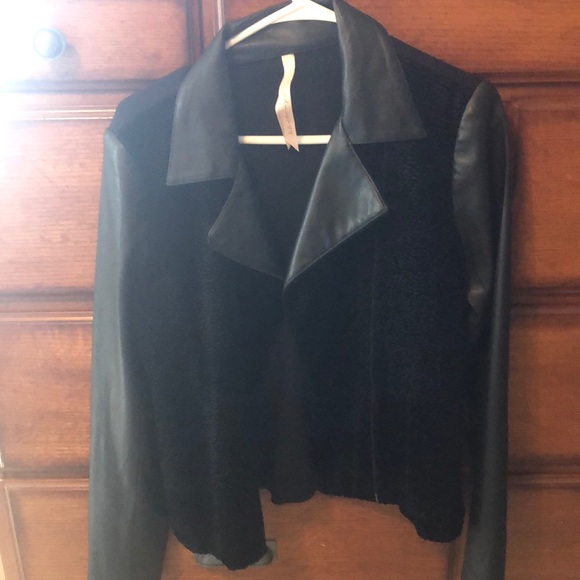 Bailey 44 Jackets & Blazers - BAILEY 44 Super cute lightweight jacket large